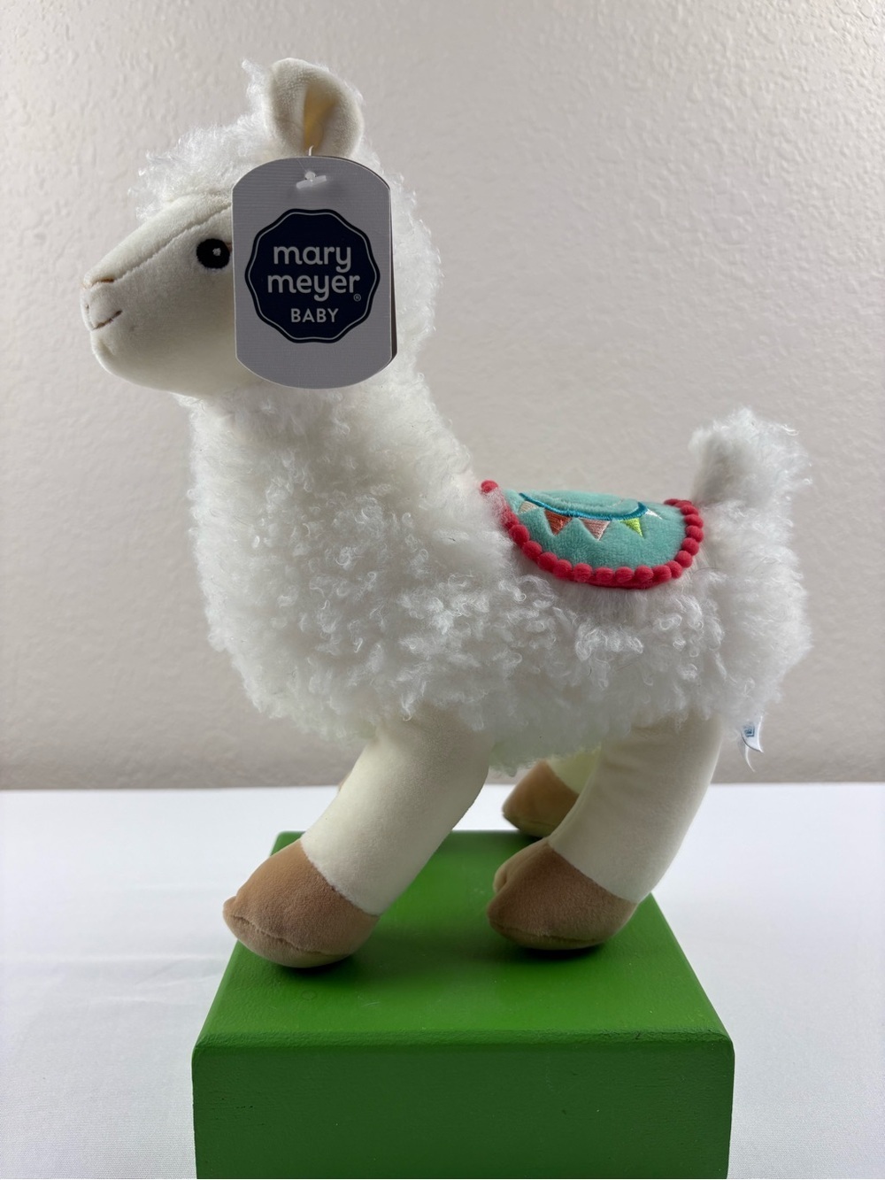 NWT Mary Meyer Lily Llama Soft Toy with Sherpa-Like Plush Fabric